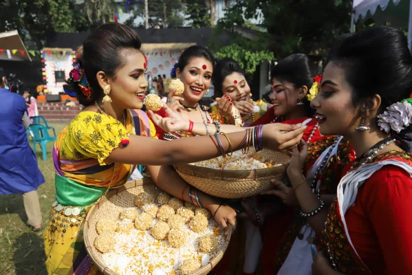 মঙ্গলবার শিল্পকলা একাডেমিতে আয়োজন করা হয় নবান্ন উৎসব