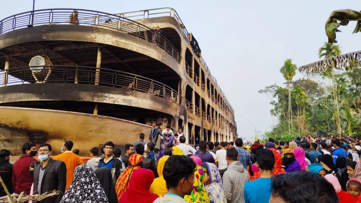 শেষ খবর পাওয়া পর্যন্ত আগুনের ঘটনায় মারা গেছেন ৩৯ জন