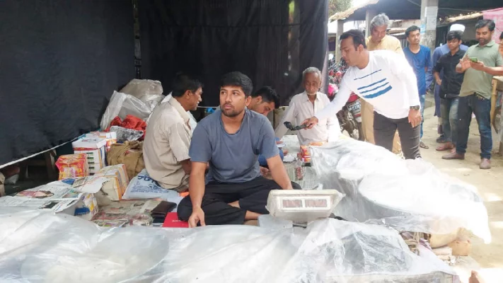 ছেলেদের নিয়ে গর্বিত তাঁদের বাবা বাবু উত্তম কুমার পাল।