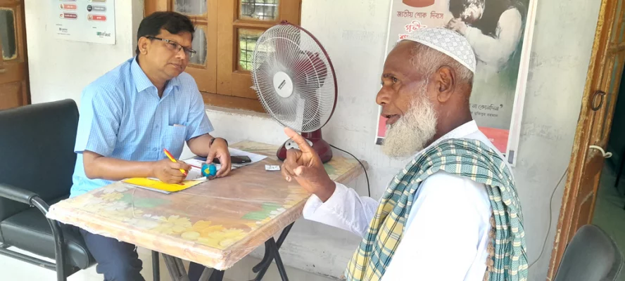 ক্লিনিকে একমাত্র মেডিকেল অফিসারই সবাইকে চিকিৎসাসেবা দিচ্ছেন