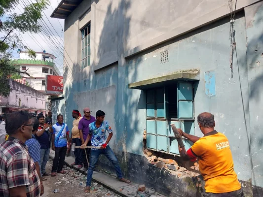 অভিযান চালিয়ে অবৈধভাবে দখলকৃত রেলওয়ের ২০ একর জমি উদ্ধার করা হয়েছে