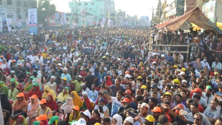 সমাবেশ শুরুর আগেই সমাবেশস্থলে হাজির হন নেতা-কর্মীরা