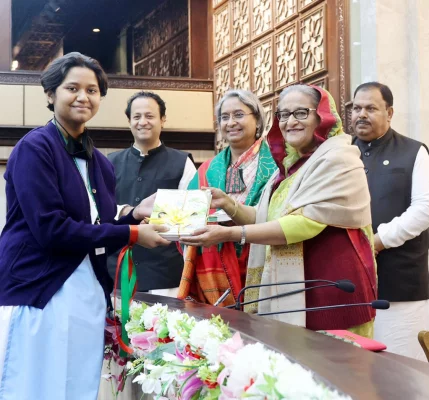 ২০২৩ শিক্ষাবর্ষের বিনা মূল্যে পাঠ্যপুস্তক বিতরণ কার্যক্রমের আনুষ্ঠানিক উদ্বোধন করেছেন প্রধানমন্ত্রী শেখ হাসিনা