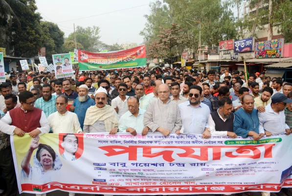 নারায়ণগঞ্জ মহানগর বিএনপির আয়োজিত পদযাত্রা কর্মসূচিতে নেতা-কর্মীরা