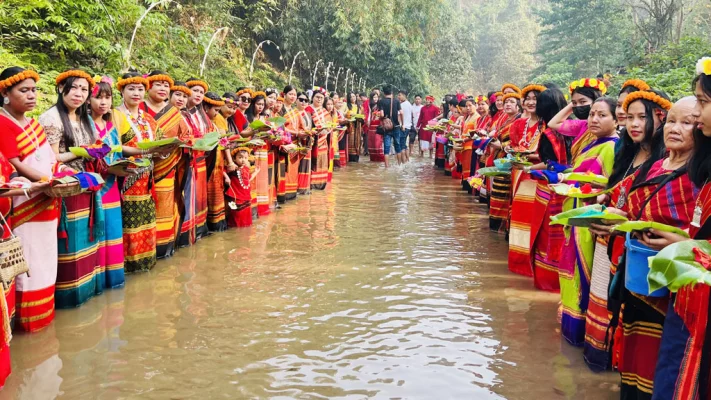 জলে ফুল নতুন কাপড় ভাসিয়ে ত্রিপুরা নারীদের হারি বৈসু উদযাপন