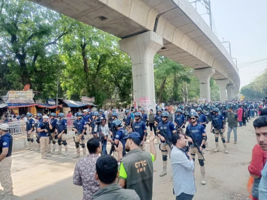 পাঁচ স্তরের কঠোর নিরাপত্তাবলয়ে মঙ্গল শোভাযাত্রা শুরু হয়