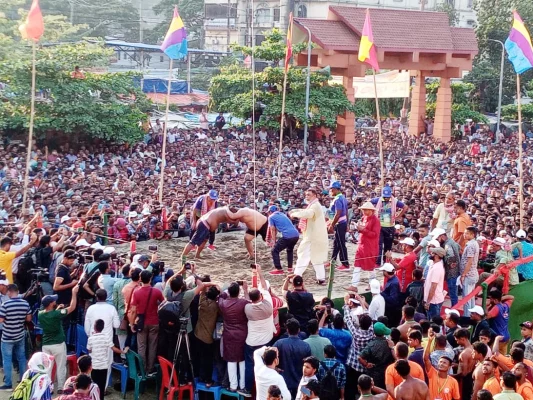 চট্টগ্রাম নগরীর ঐতিহাসিক লালদীঘি মাঠে ঐতিহ্যবাহী আবদুল জব্বারের ১১৪ তম বলী খেলা