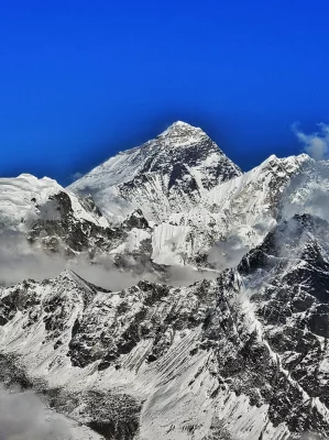 এভারেস্ট জয় করতে চাওয়া বিদেশি পর্বতারোহীদের জন্য রেকর্ড ৪৬৭টি পারমিট দিয়েছে এ বছর নেপাল