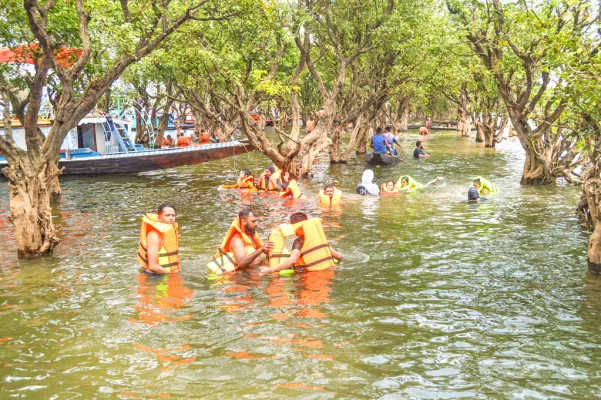 বর্ষায় টাঙ্গুয়ার হাওরে পর্যটকদের সংখ্যা বাড়ে