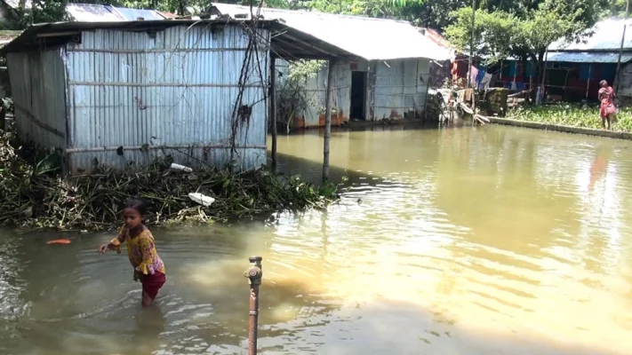 সুনামগঞ্জ সদরের সুলতানপুর এলাকা প্লাবিত। ছবি: আজকের পত্রিকা