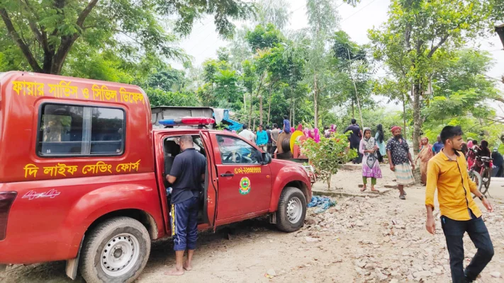 নিখোঁজ মাদক কারবারি কুদ্দুসকে উদ্ধারে গৌরগঞ্জ তালতলা ডহুরি খালে অভিযান চালাচ্ছে ফায়ার সার্ভিসের ডুবুরি দল