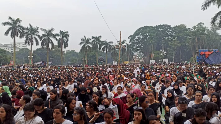 সোহরাওয়ার্দী উদ্যানে ছাত্রলীগের সমাবেশের একাংশ। ছবি: আজকের পত্রিকা