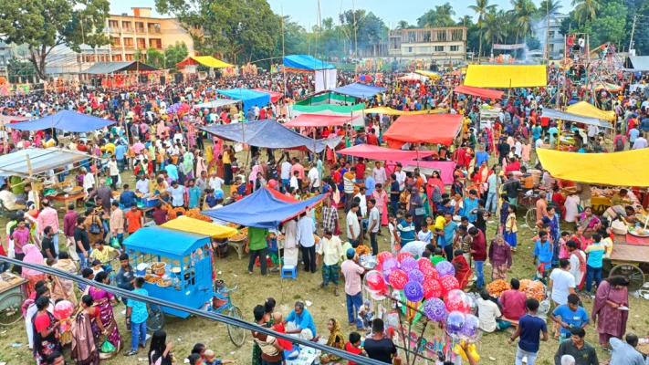 উপজেলার দূর্গা নারায়ণ (ডি. এন) পাইলট উচ্চ বিদ্যালয়ের মাঠে আয়োজিত মেলাটি বিজয়া দশমীর মেলা নামেও পরিচিত।