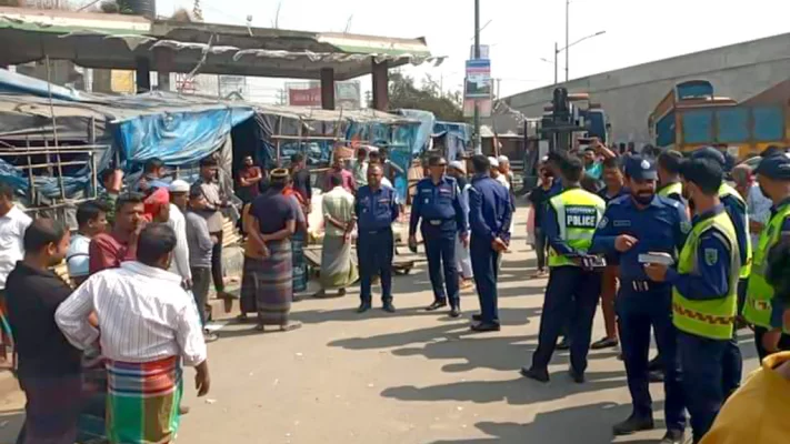 অবৈধ স্থাপনা উচ্ছেদ অভিযান পরিচালনা করা হয়