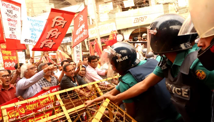 সোমবার জ্বালানি মন্ত্রণালয় অভিমুখী বাম জোটের বিক্ষোভে পুলিশের বাধা