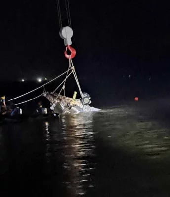 উদ্ধার হওয়া বিমানবাহিনীর ক্ষতিগ্রস্ত ইয়াক-১৩০ (YAK 130) প্রশিক্ষণ যুদ্ধবিমান। ছবি: সংগৃহীত