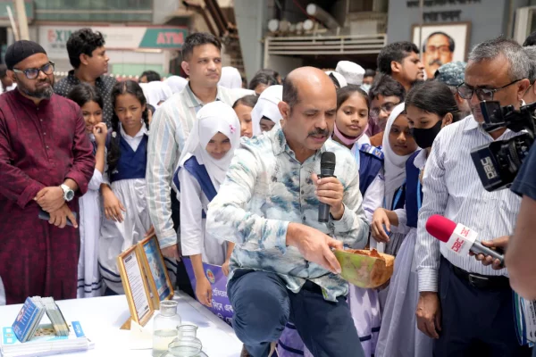 ডিএনসিসির বিভিন্ন এলাকা থেকে বর্জ্য সংগ্রহ করে সপ্তাহব্যাপী প্রদর্শনীর আয়োজন করা হয়েছে