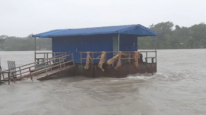 জলোচ্ছ্বাসে বাগেরহাটের নিম্নাঞ্চল প্লাবিত। ছবি: আজকের পত্রিকা 