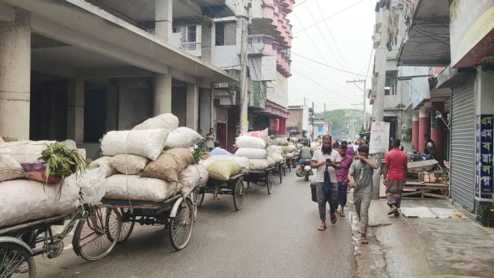 যশোরের চৌগাছায় ৪ টাকা কেজি দরে পটোল বিক্রি হয়েছে