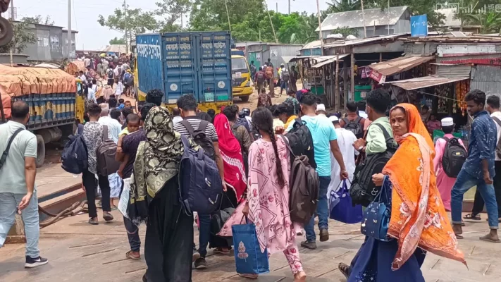 যাত্রী বাড়লেও কোনো ভোগান্তিতে পড়তে হয়নি দৌলতদিয়া ফেরিঘাটে