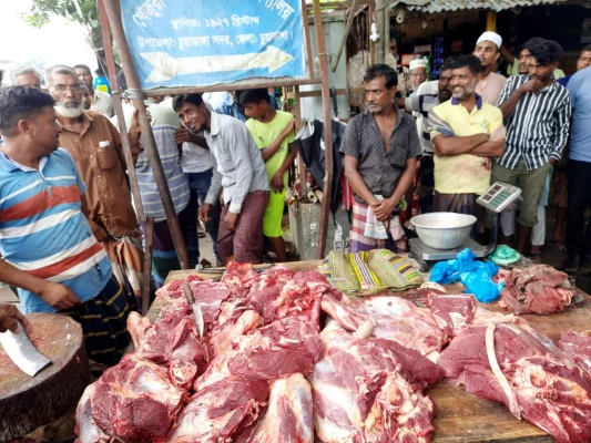 অসুস্থ গরুর মাংস বিক্রি করায় তিন কসাইকে জরিমানা করা হয়। ছবি: আজকের পত্রিকা