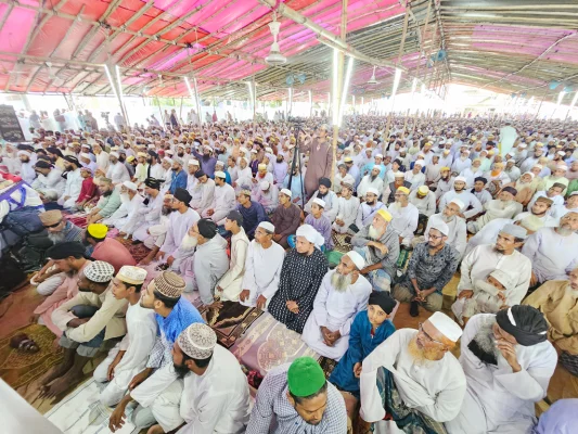 নেছারাবাদ উপজেলার ছারছিনা দরবার শরিফে ইসালে সওয়াব ও দোয়া মাহফিল।