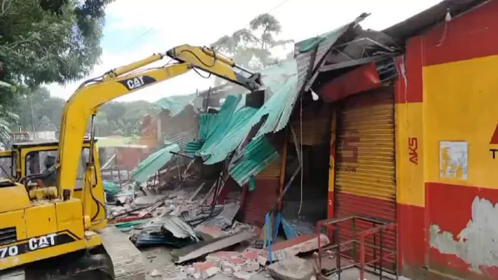 উচ্ছেদ অভিযান চালানো হয়। ছবি: আজকের পত্রিকা 