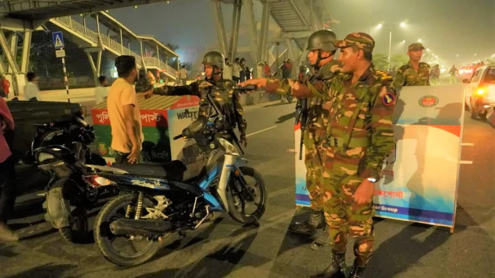 রাজধানীর খিলক্ষেতে যৌথ বাহিনীর অভিযান। ছবি: সংগৃহীত