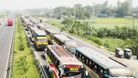 দুর্ভোগ এড়াতে ঈদের ছুটি একদিন বাড়ানোর সুপারিশ 