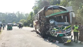 সিলেটে পর্যটকবাহী বাসের সঙ্গে ট্রাকের সংঘর্ষে শিশু নিহত