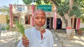 ‘আমি কি আপনার কামলা দেই’, পরামর্শ চাইতে আসা কৃষককে কৃষি কর্মকর্তা