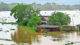 আসামে পানিবন্দী ৭ লাখ মানুষ