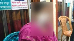 তালাক দেওয়ায় স্ত্রীর মুখ ঝলসে দিলেন স্বামী