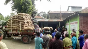 ব্যক্তিগত গুদামে মিলল সরকারি চাল, খাদ্যগুদাম কর্মকর্তা লাপাত্তা