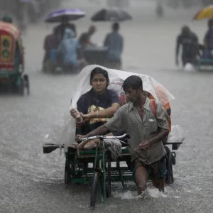 সাগরে লঘুচাপের প্রভাবে দেশজুড়ে বৃষ্টি, বন্দরে ৩ নম্বর সংকেত