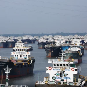 চট্টগ্রাম বন্দরে ২ বিদেশি জাহাজের সংঘর্ষ