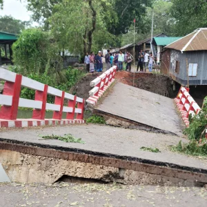 সেতু ভেঙে যাওয়ায় গোপালগঞ্জ-টুঙ্গিপাড়ার একাংশের যোগাযোগ বিচ্ছিন্ন