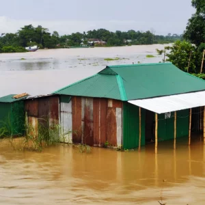 সিলেটের ৩৬ ইউনিয়নে পানিবন্দী কয়েক লাখ মানুষ 