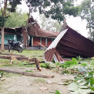 বালিয়াডাঙ্গীতে ১২ মিনিটের ঝড়ে লন্ডভন্ড ২০ গ্রাম, শিশুসহ ৩ জনের মৃত্যু 