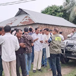 নেত্রকোনায় জঙ্গি আস্তানা সন্দেহে ঘিরে রাখা বাড়িতে রাতেই অভিযান