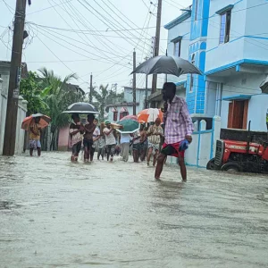 পাহাড়ি ঢল ও বৃষ্টির পানিতে ডুবছে সুনামগঞ্জ