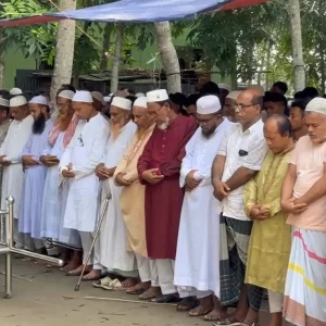 বউভাতে যাওয়ার সময় সেতু ভেঙে নিহত শিবচরের ৭ জনের দাফন সম্পন্ন