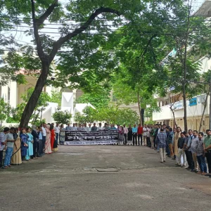 আন্দোলন প্রত্যাহার করে শিক্ষার্থীদের ঘরে ফিরে যাওয়ার আহ্বান জবি নীল দলের