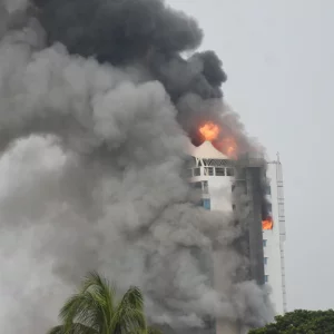 যশোরে শাহীন চাকলাদারের পাঁচ তারকা হোটেল জ্বলছে, নিহত ৬ 