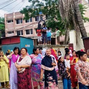 দিনাজপুরে শেখ হাসিনার পদত্যাগের খবরে সড়কে উল্লসিত মানুষের ঢল