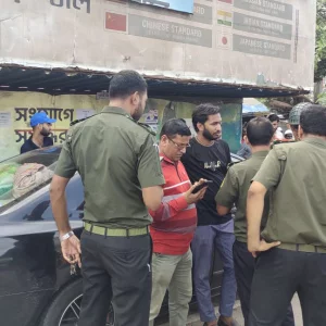 নগদ টাকা–স্বর্ণালংকারসহ বরিশালে গণপূর্তের প্রকৌশলী আটক