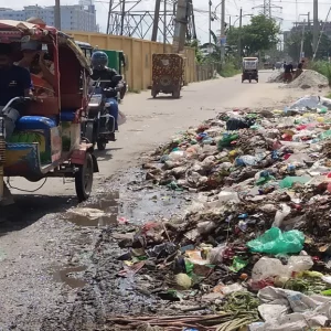 ডেমরায় বর্জ্য অপসারণের দখল নিয়ে দুই কাউন্সিলের সংঘাত, ২৫টি ভ্যানগাড়ি গায়েব