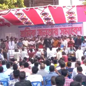 গার্মেন্টস শিল্প বাঁচাতে আশুলিয়ায় শ্রমিক-জনতা সমাবেশ