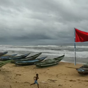 সাগরে সুস্পষ্ট লঘুচাপ, বন্দরে ৩ নম্বর সংকেত