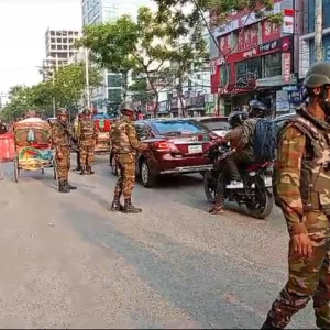 রাজধানীর উত্তরায় মহাসড়কে যৌথবাহিনীর অভিযান